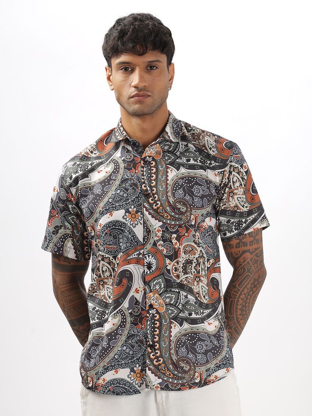 

Vestirio Men Relaxed Spread Collar Ethnic Motifs Printed Casual Shirt, Black