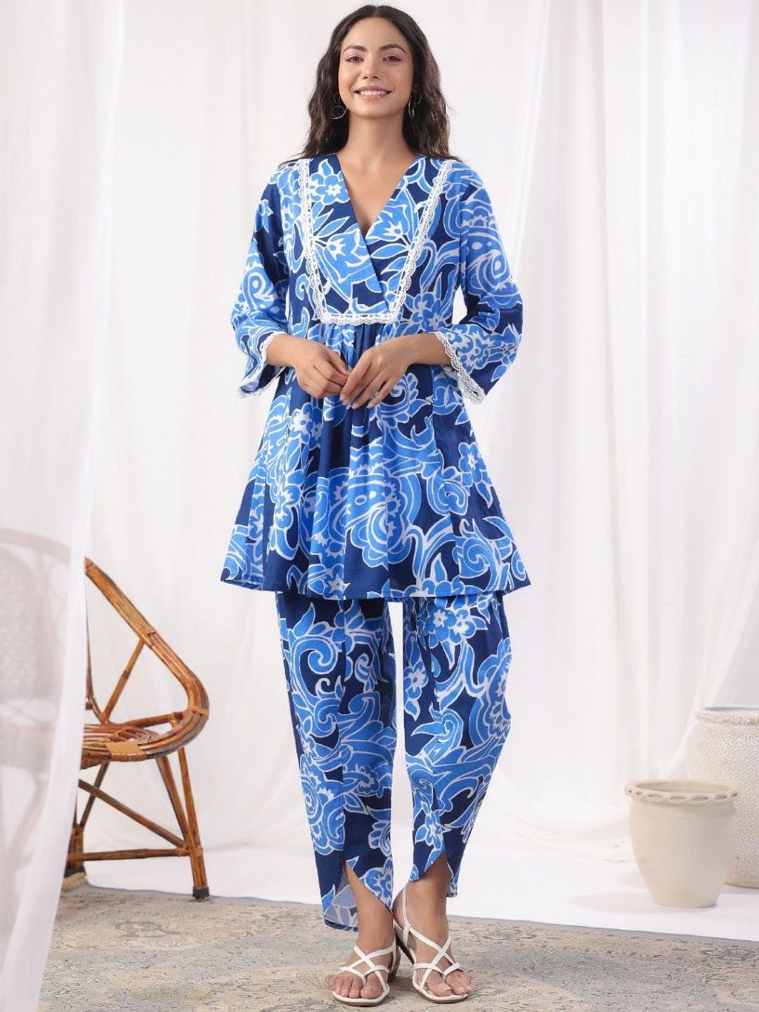 

AUTUMN LANE Floral Printed Pure Cotton A-Line Kurti With Palazzos, Blue