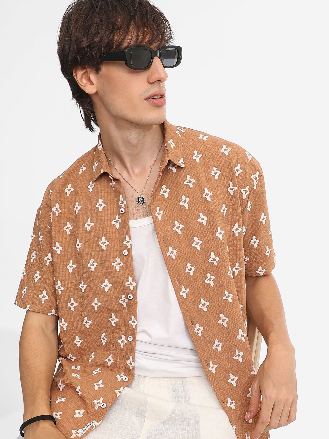 

Campus Sutra Men Comfort Spread Collar Abstract Printed Cotton Oversized Casual Shirt, Brown