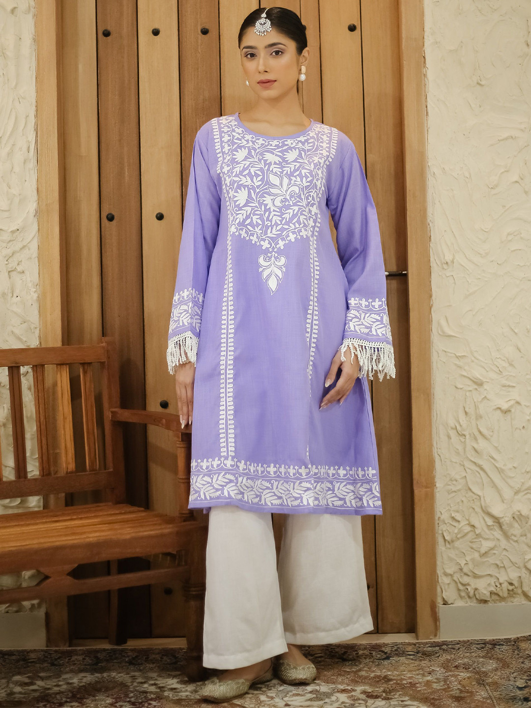 

HOUSE OF KARI Falak Kashmiri Embroidered Flared Sleeves Thread Work Cotton A-Line Kurta, Lavender