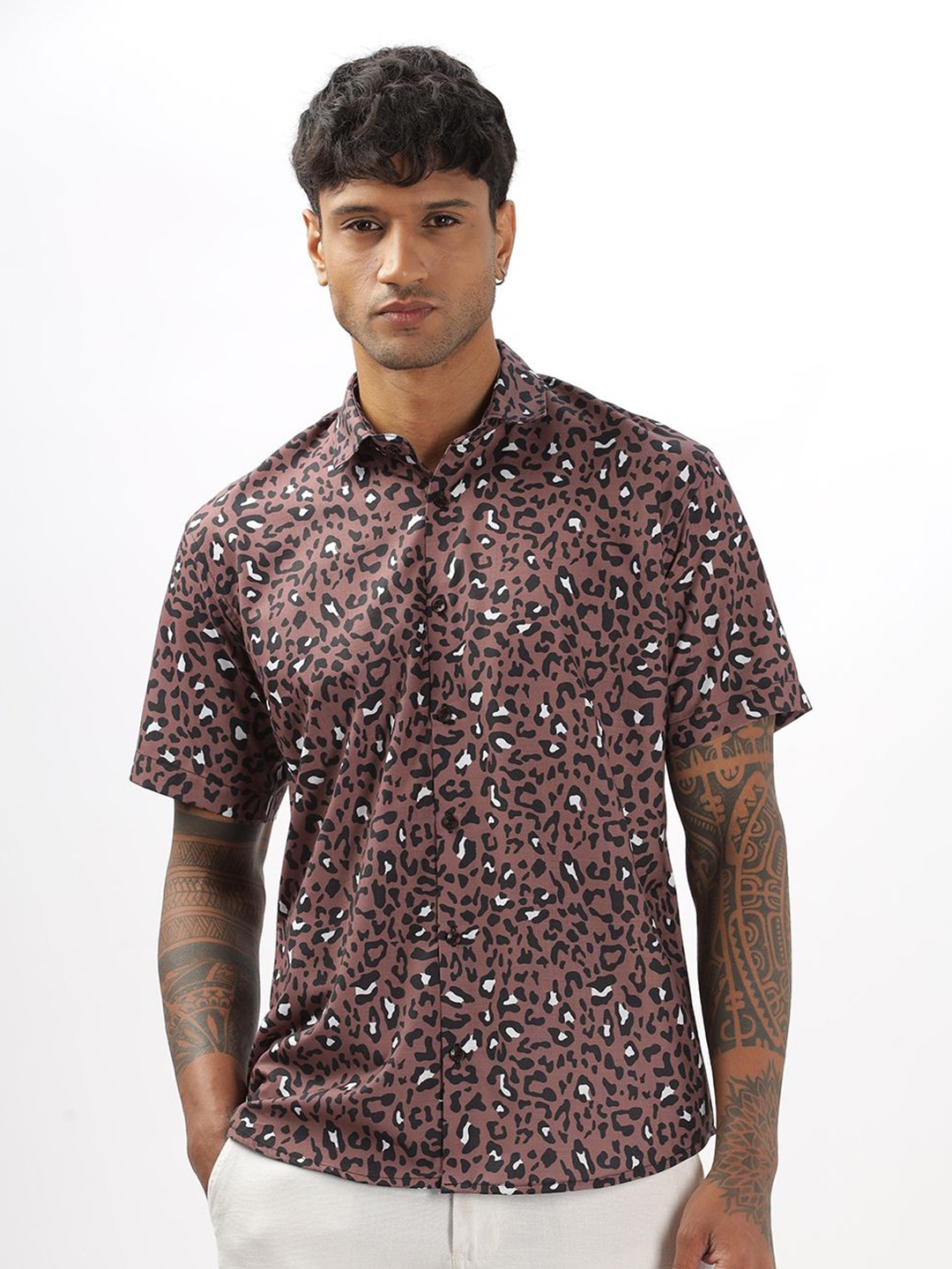 

Vestirio Men Relaxed Spread Collar Floral Printed Relaxed Fit Casual Shirt, Brown