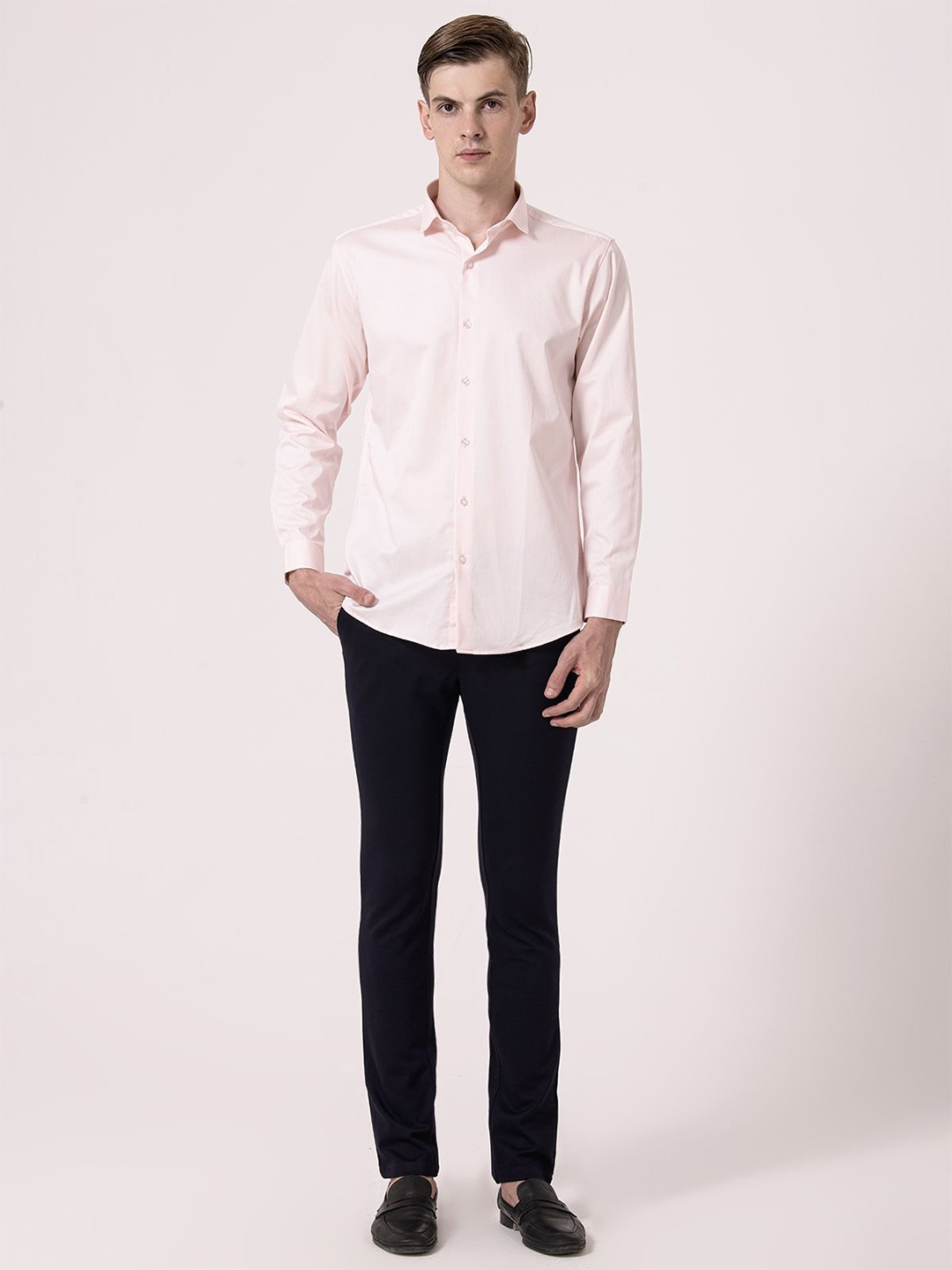 

Albion By CnM Men Spread Collar Solid Casual Shirt, Pink