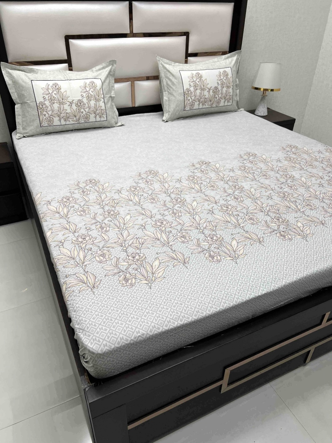 

Pure Decor Grey & Blue Floral Pure Cotton 330 TC King Bedsheet with 2 Pillow Covers