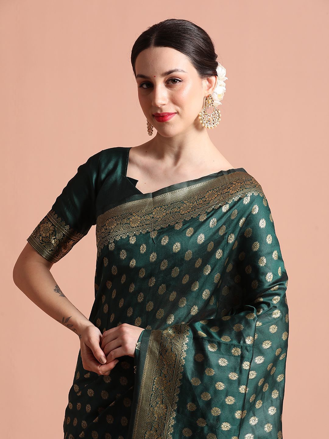 

Jaipur Kurti Heavy Banarasi Zari Woven Silk Blend Saree, Green