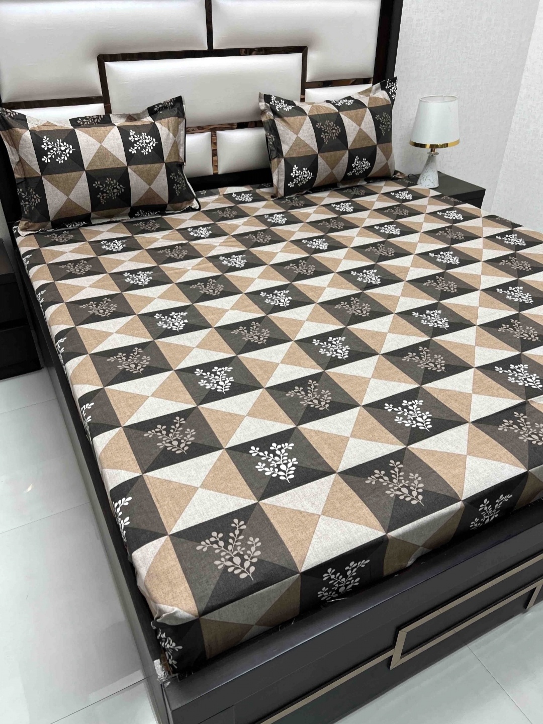 

Pure Decor Brown Geometric Printed 350 TC Cotton King Bedsheet with 2 Pillow Covers