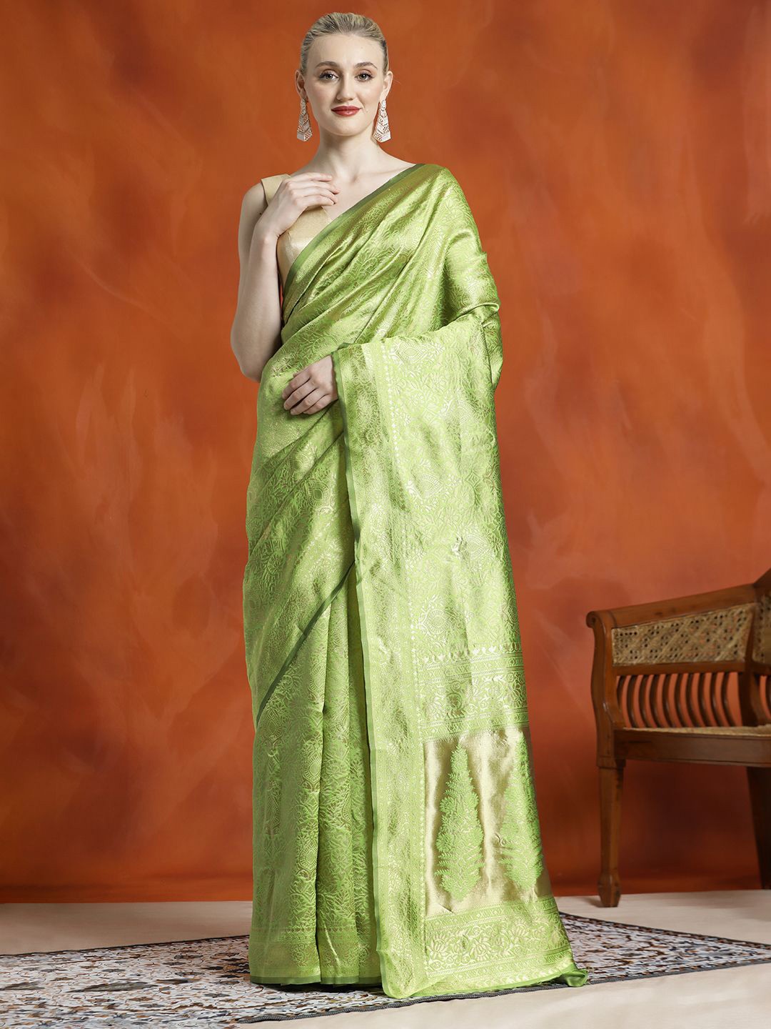 

Jaipur Kurti Heavy Banarasi Zari Woven Silk Blend Saree, Green