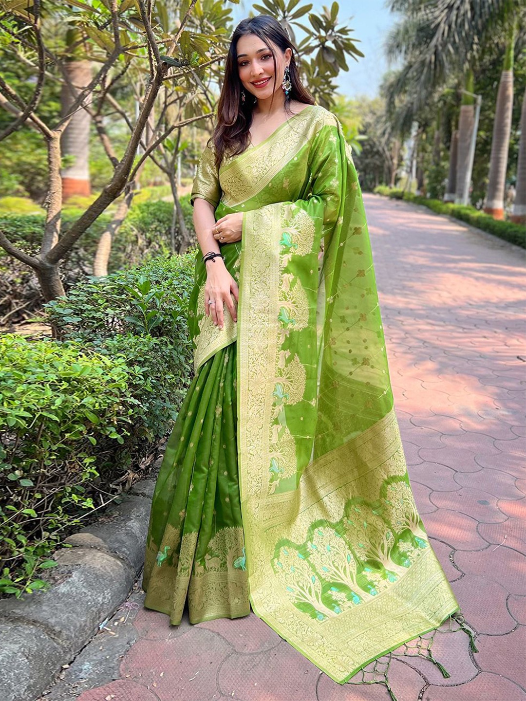 

SGF11 Woven Design Zari Kanjeevaram Saree, Green