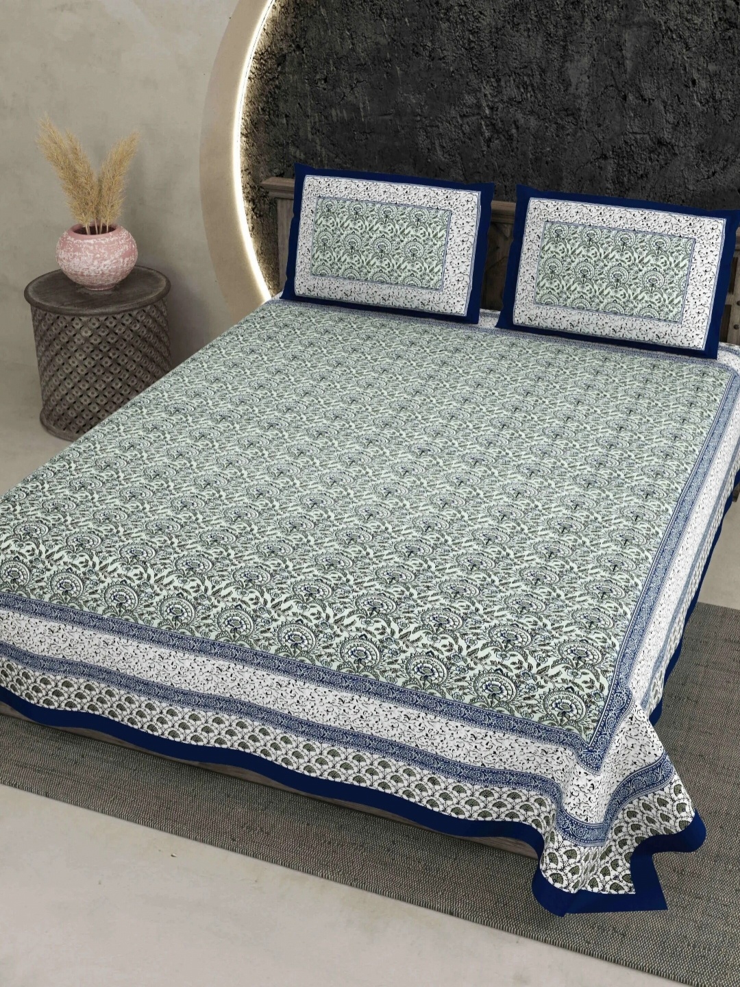 

LIVING ROOTS White & Blue Floral Cotton 210 TC King Bedsheet with 2 Pillow Covers