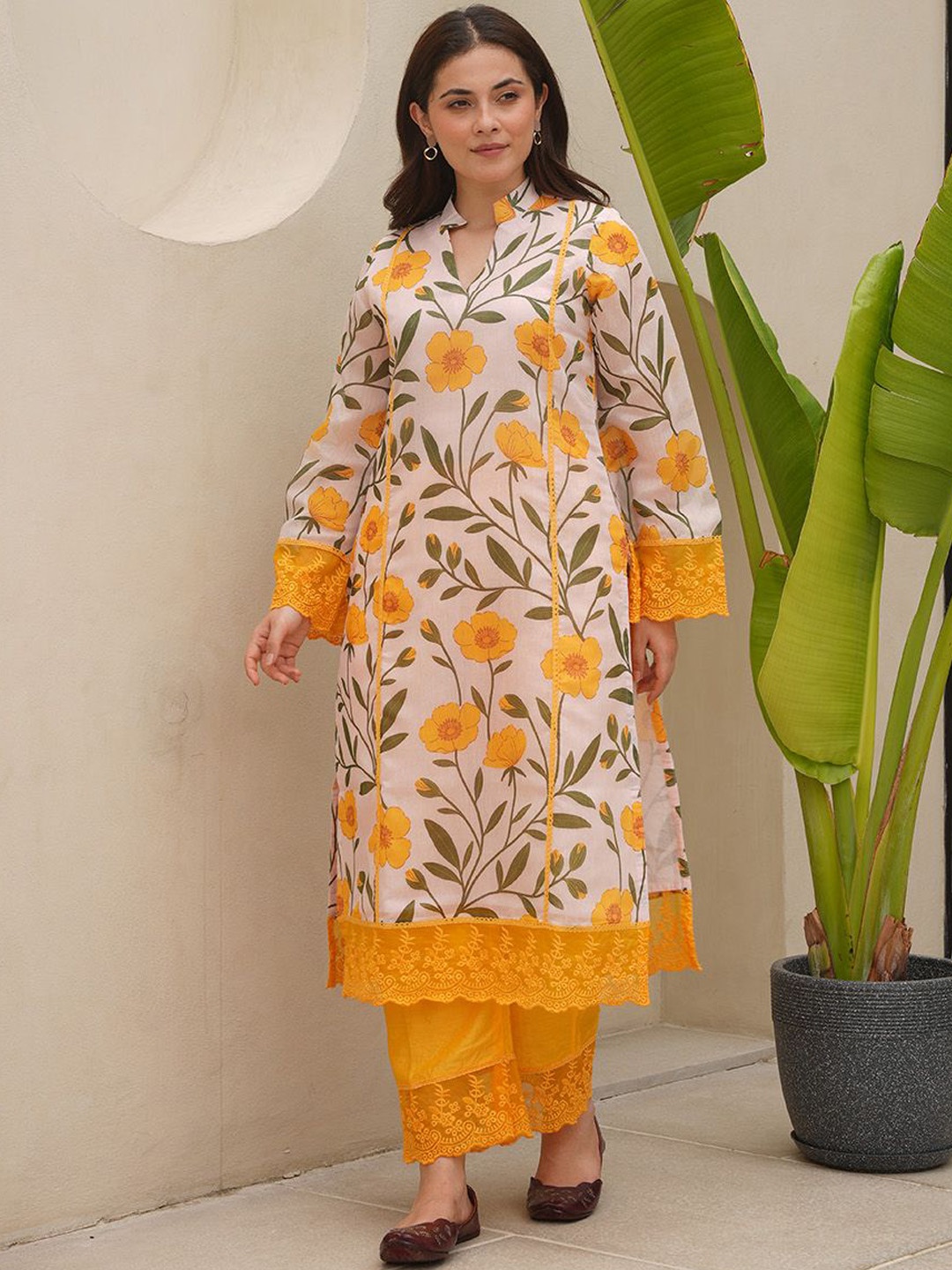 

OneWe Floral Printed Mandarin Collar Chanderi Silk Straight Kurta with Trousers, Off white