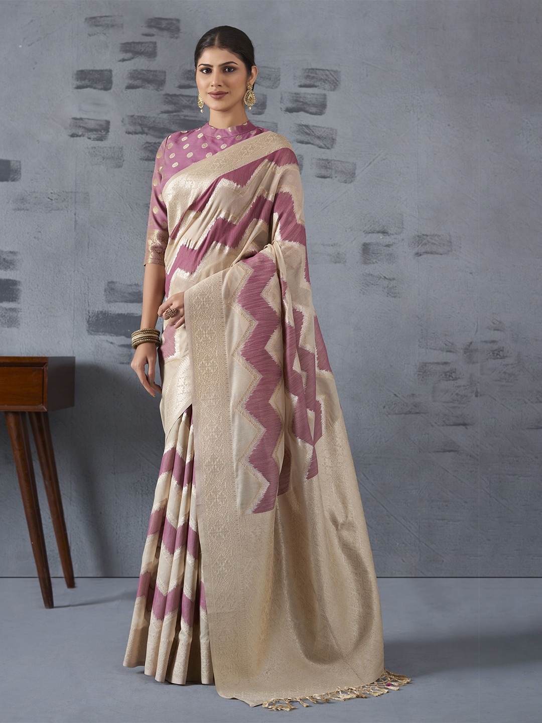 

Anouk Woven Design Linen Blend Khadi Saree With Zari, Cream