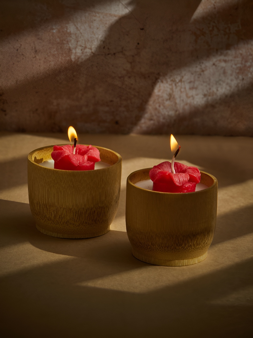 

MAATIR DESIGNS Tan and Red 2 Pieces Bamboo Hibiscus Jar Candle