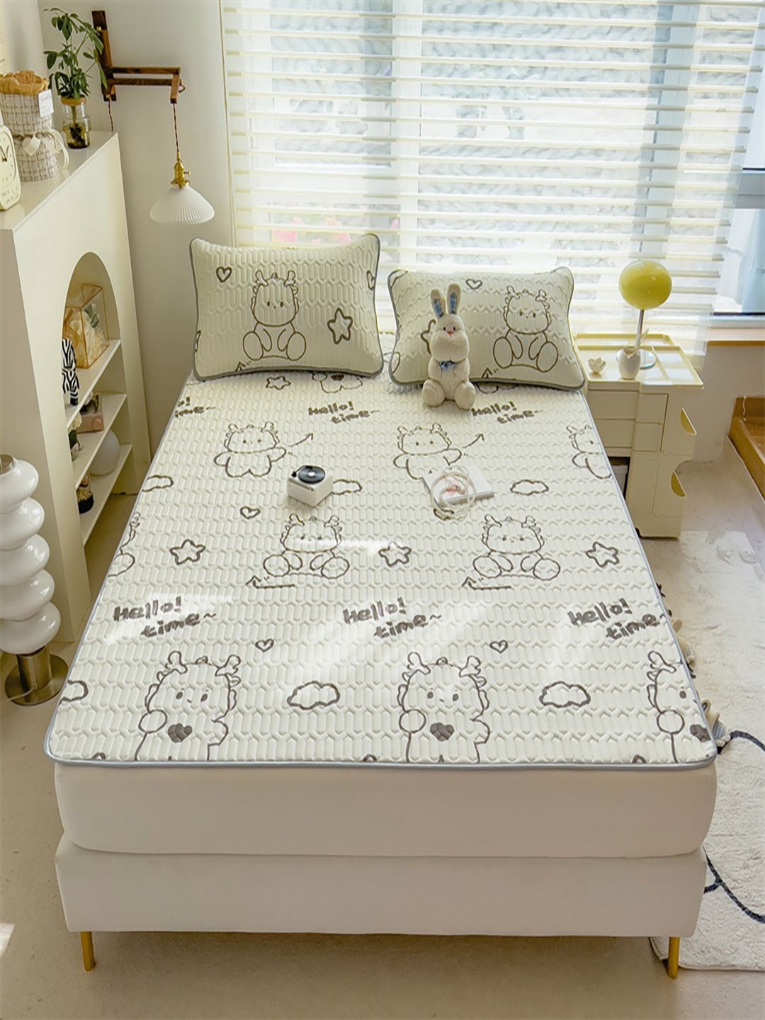 

JC HOME White & Grey Graphic Printed 160 TC King Bedsheet With 2 Pillow Covers