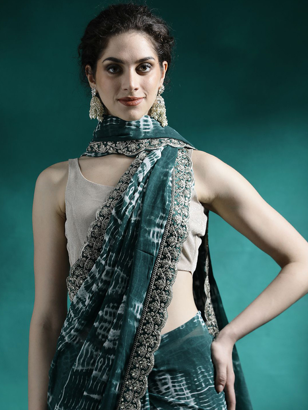 

Sangria Printed With Embroidered Border Celebrity SareeWith Unstitched Blouse Piece, Green