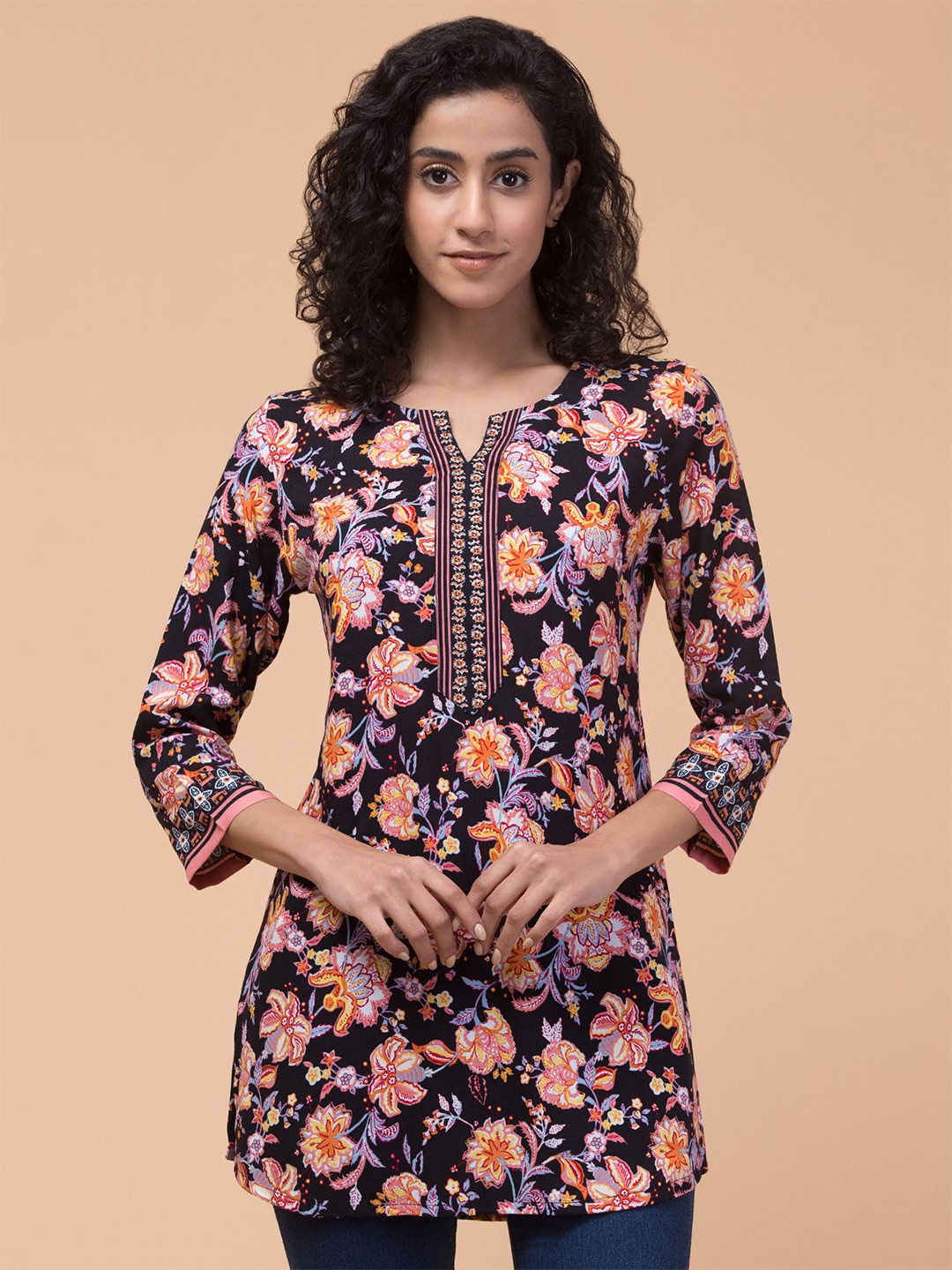 

Hive91 Floral Printed V-Neck Kurti, Black