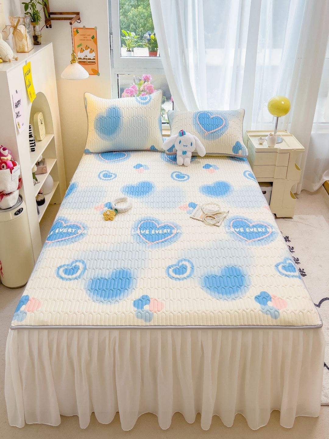 

JC HOME White & Blue Graphic Printed 160 TC King Bedsheet With 2 Pillow Covers