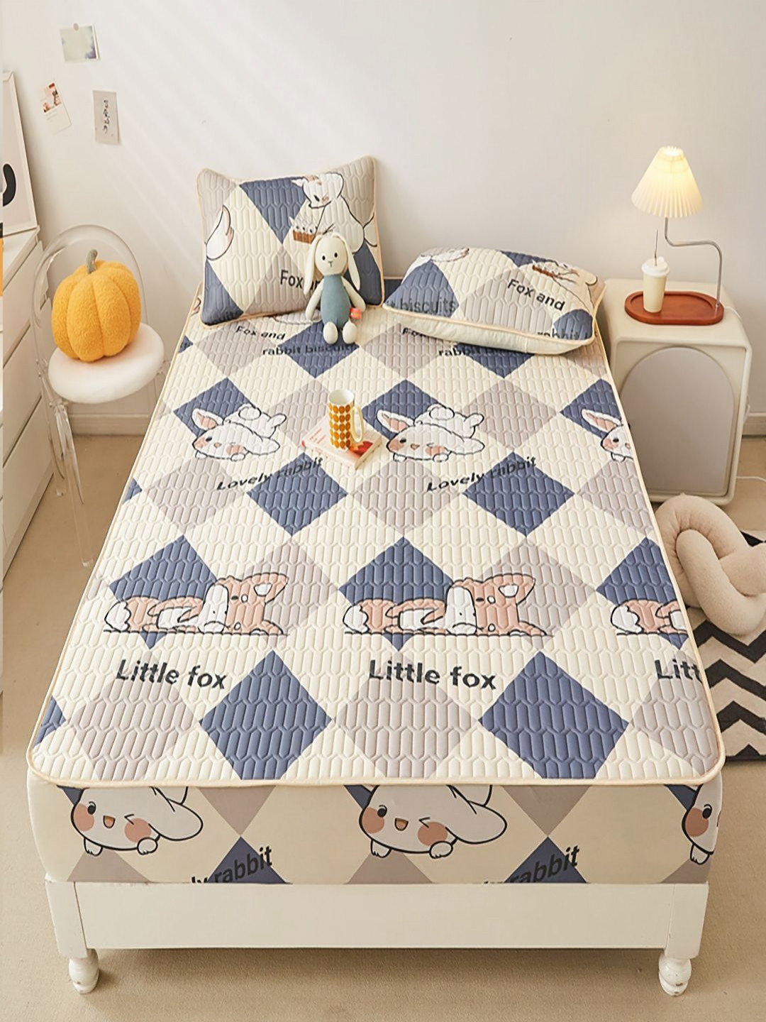 

JC HOME Beige & Grey Graphic 160 TC King Bedsheet With 2 Pillow Covers