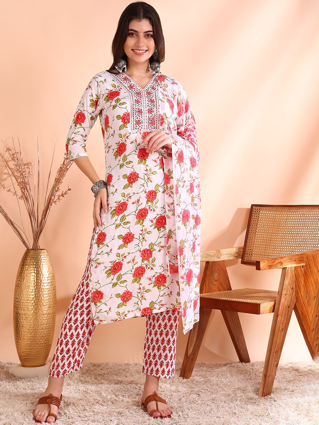 

Ode by House of Pataudi Floral Printed Pure Cotton Kurta with Trousers & Dupatta, Red