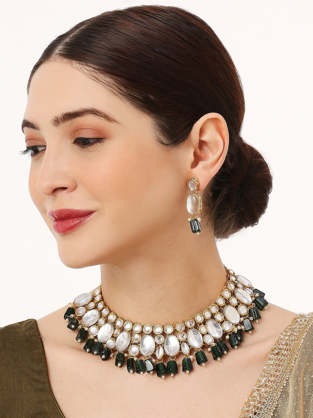 

Anouk Gold Toned Kundan Studded & Beaded Jadau Jewellery Set