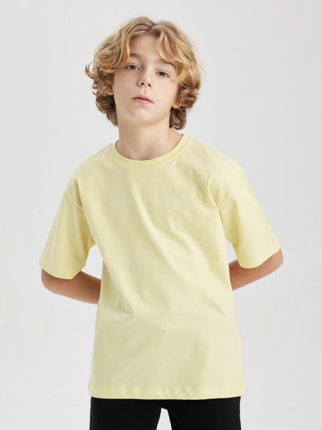 

DeFacto Boys Floral Pockets T-shirt, Na