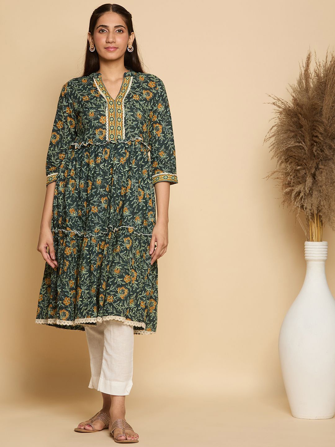 

Chandbaali Floral Printed Mandarin Collar Pure Cotton A-Line Kurta, Green