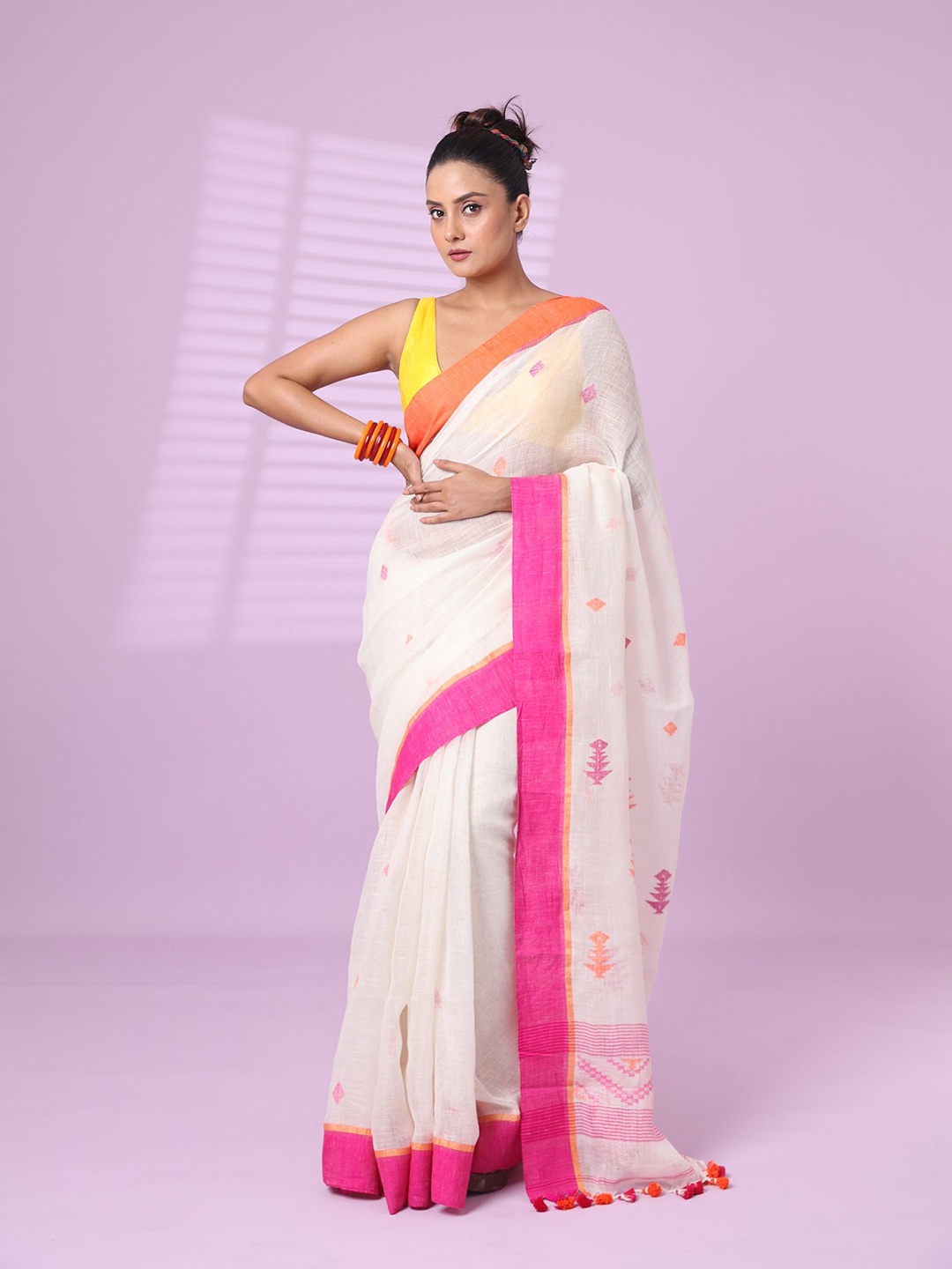 

Charukriti Abstract Printed Saree With Solid Border, Off white