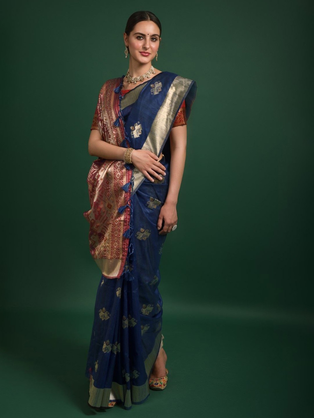 

VISHNU WEAVES Woven Design Zari Patola Saree, Blue