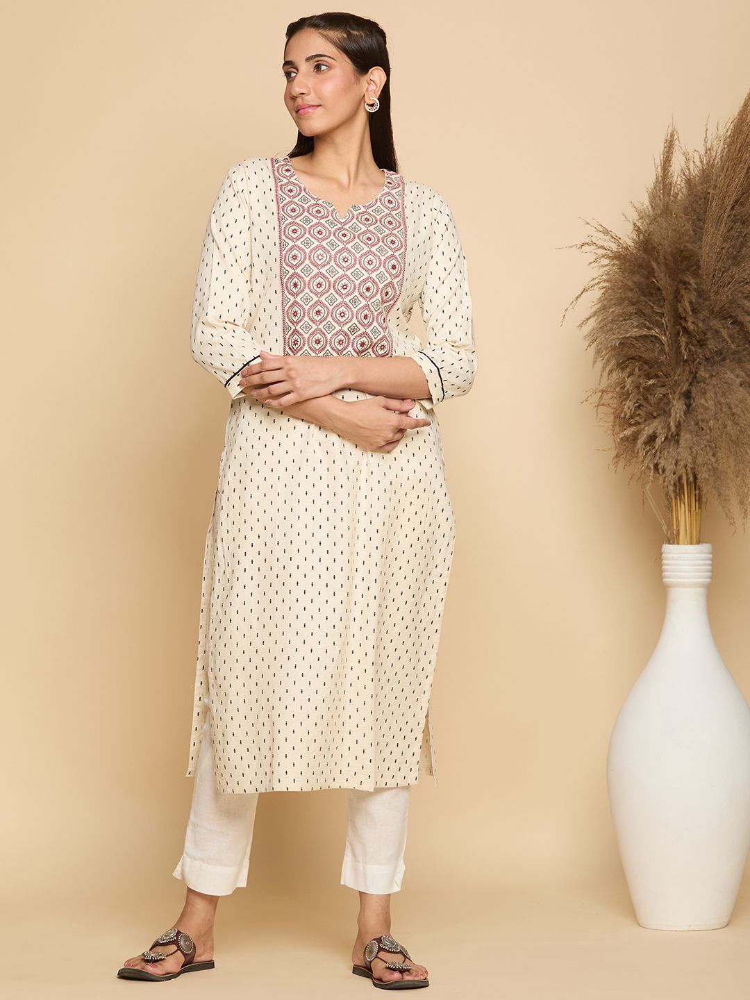 

Chandbaali Geometric Printed Mirror Work Notched Round Neck Pure Cotton Kurta, Off white