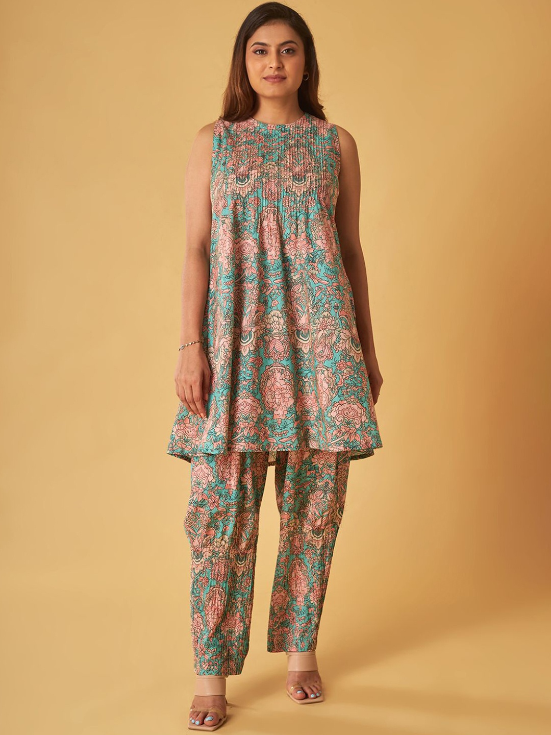 

Maisolos Floral Printed Pure Cotton Pintucks Tunic With Trousers, Pink