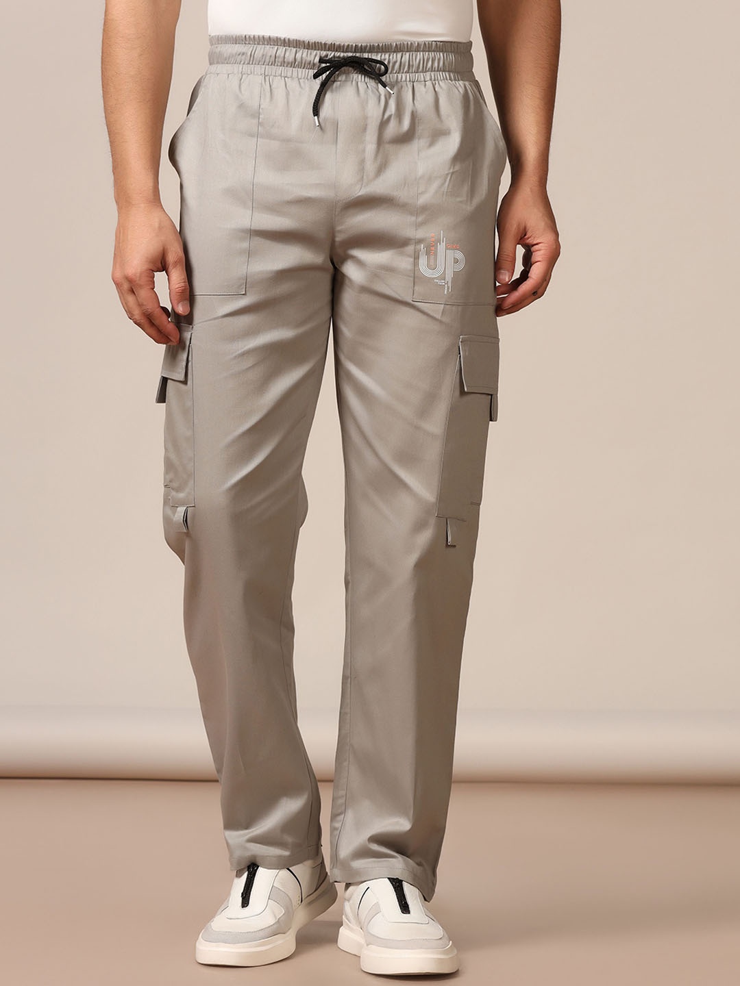 

TAGDO Men Relaxed Mid Rise Cargo Trousers, Silver