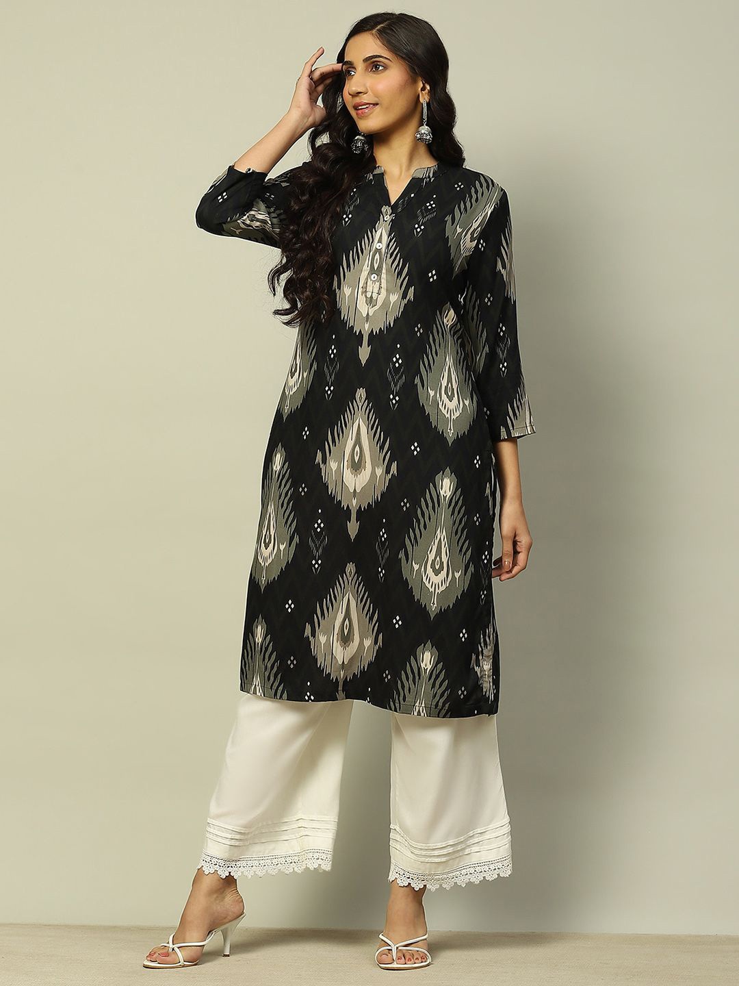 

Rangriti Paisley Embroidered Sequinned Straight Kurta, Black