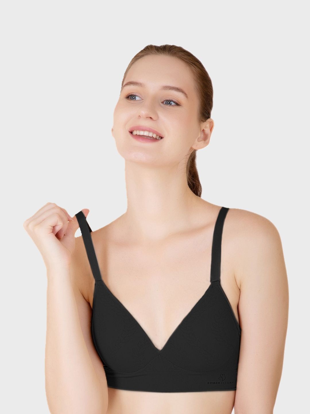 

Luella Lightly Padded Medium Coverage Solid Bra, Black