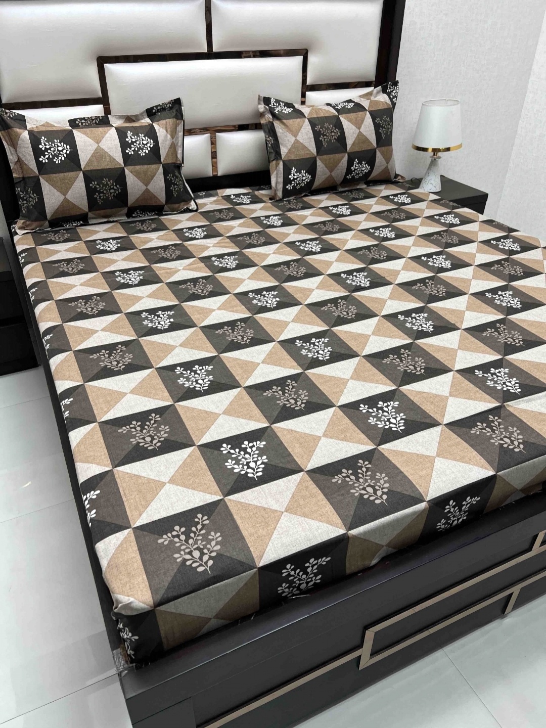 

Pure Decor Velar Sib Brown Printed 330 TC Cotton King Bedsheet with 2 Pillow Covers