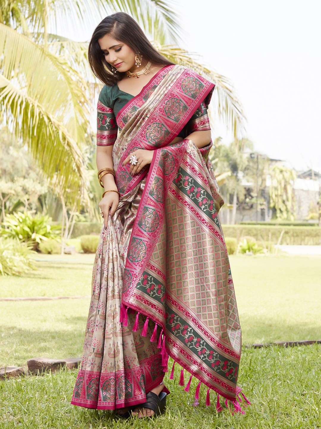 

Anaita Woven Design Pure Silk Kanjeevaram Saree, Pink