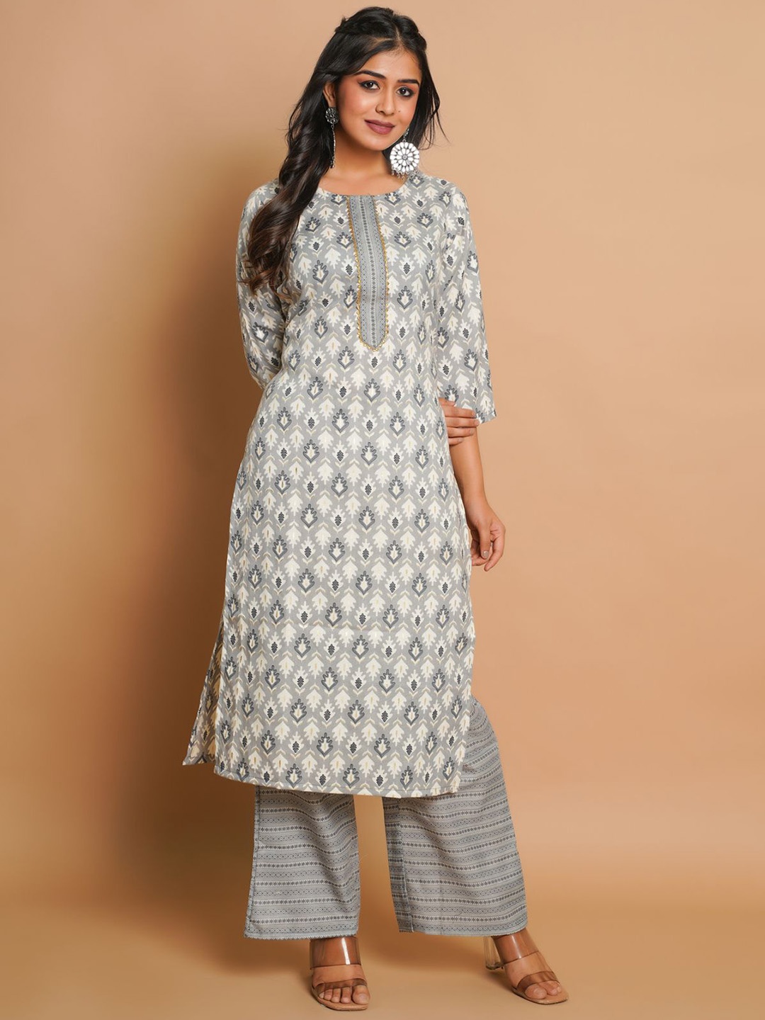 

Emaira Ethnic Motifs Printed Gotta Patti Straight Kurta With Palazzos, Grey