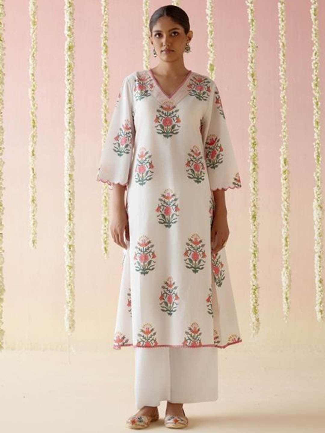 

NERO Women Floral Printed Regular Pure Cotton Kurta with Palazzos, White
