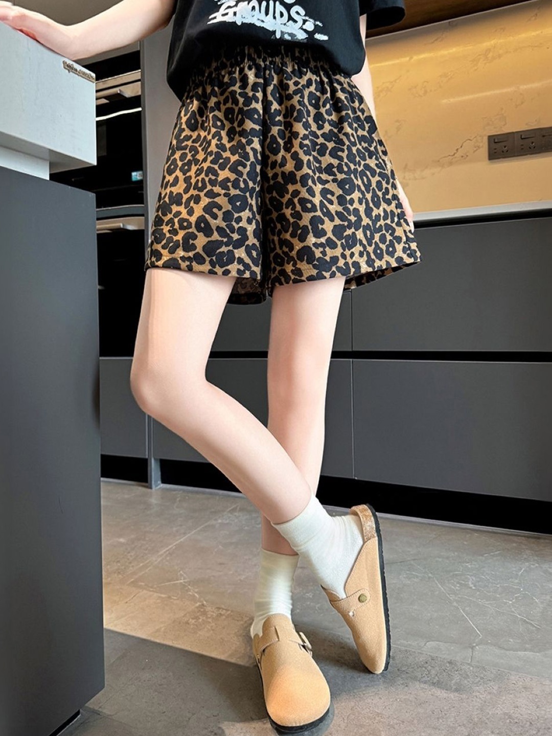 

KPOP Women Animal Printed Loose Fit Shorts, Black