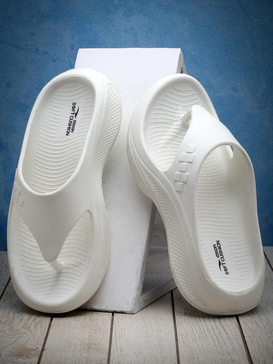 

ASIAN Men Rubber Thong Flip-Flops, Off white