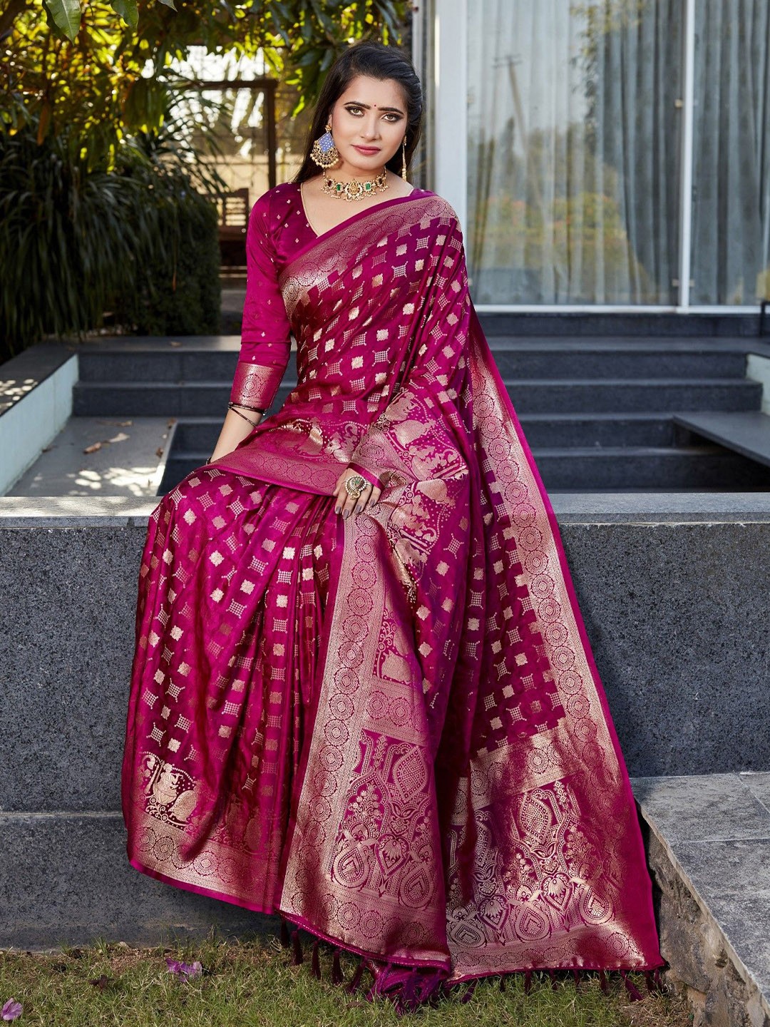 

Anaita Woven Design Zari Banarasi Saree, Burgundy