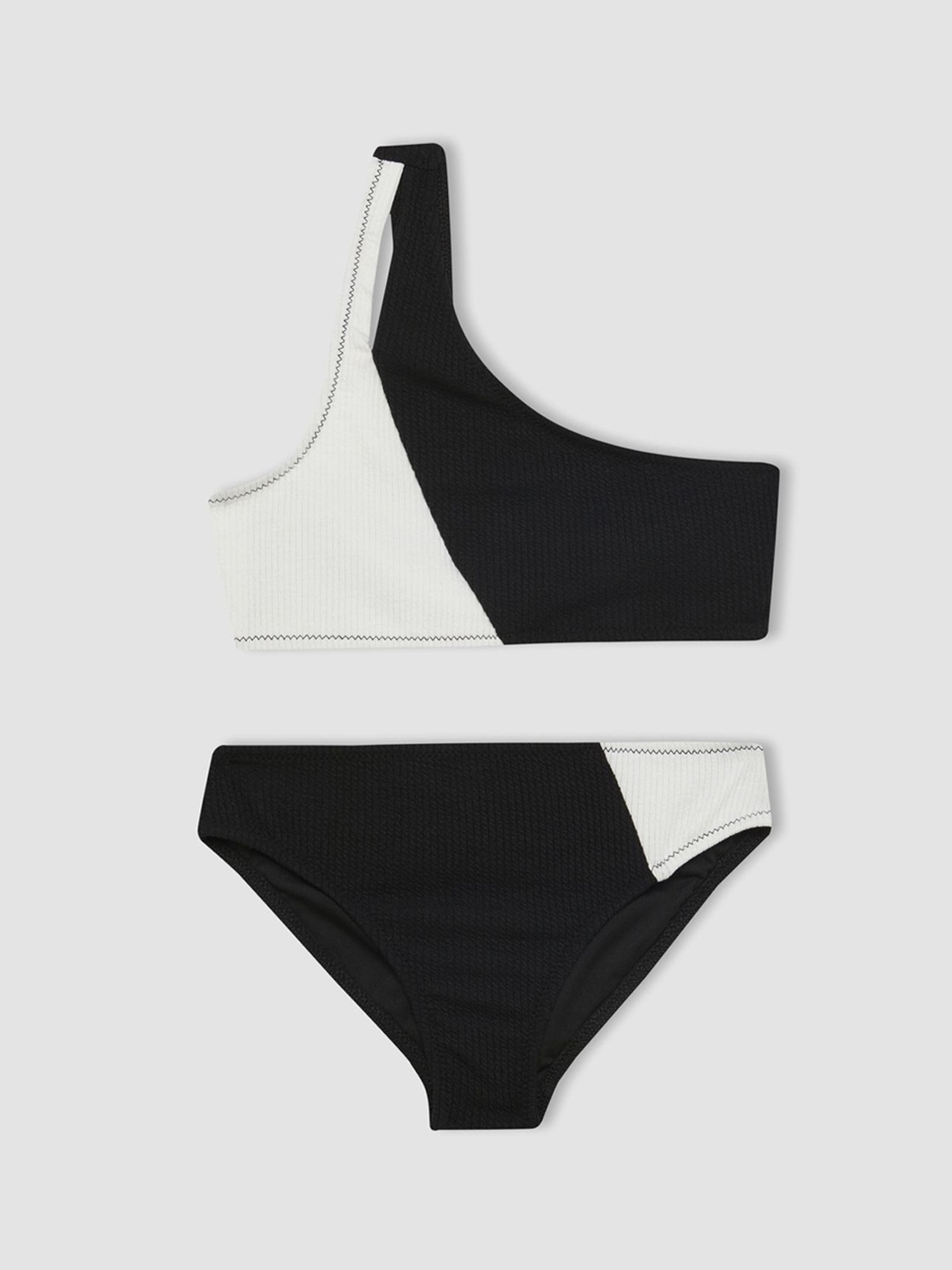 

DeFacto Girls Colourblocked Two Piece Swim Set, Black