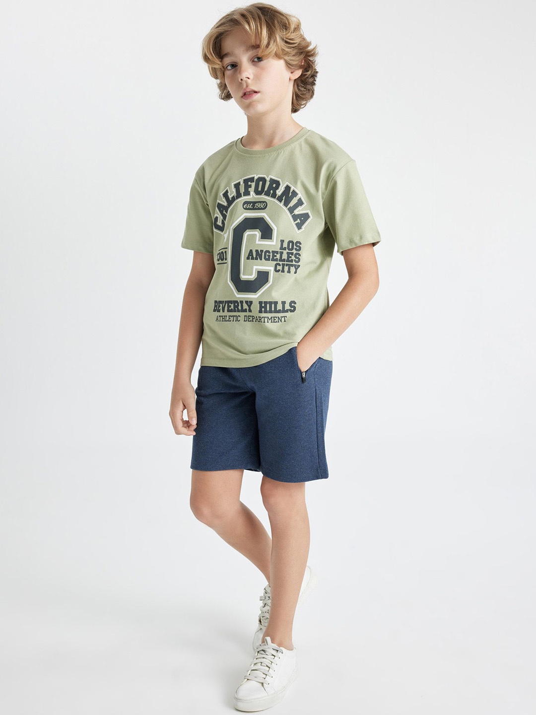 

DeFacto Boys Mid-Rise Regular Fit Denim Shorts, Blue