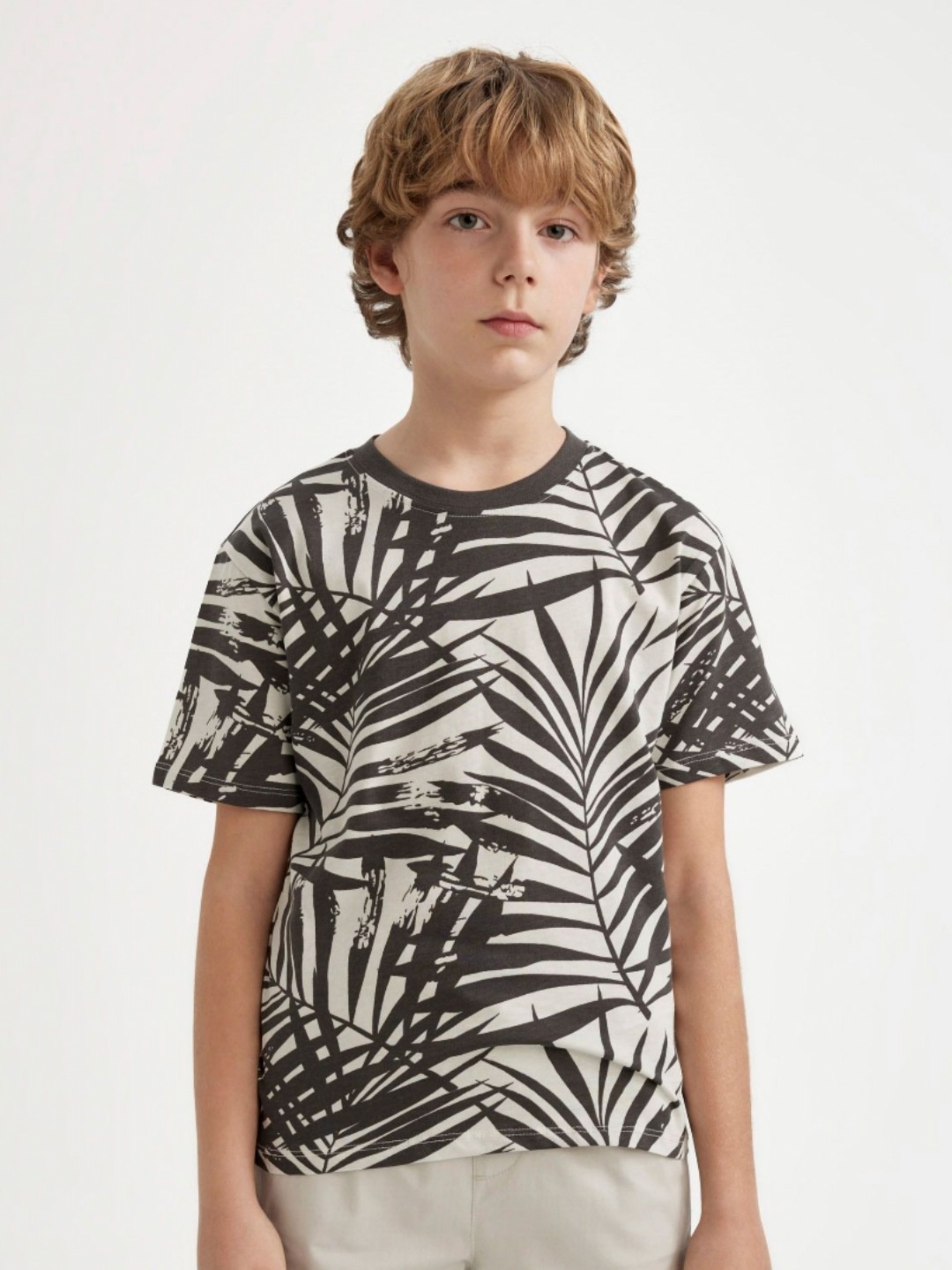 

DeFacto Boys Floral Printed Round Neck Cotton T-shirt, Na