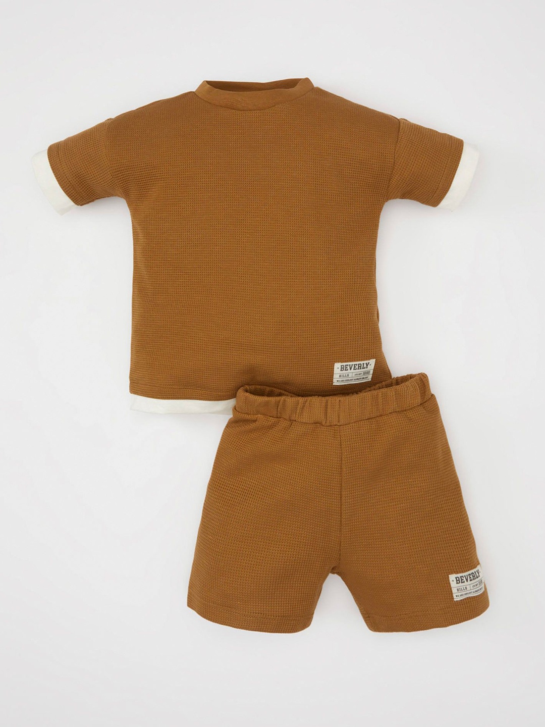 

DeFacto Boys Pure Cotton T-shirt With Short, Brown