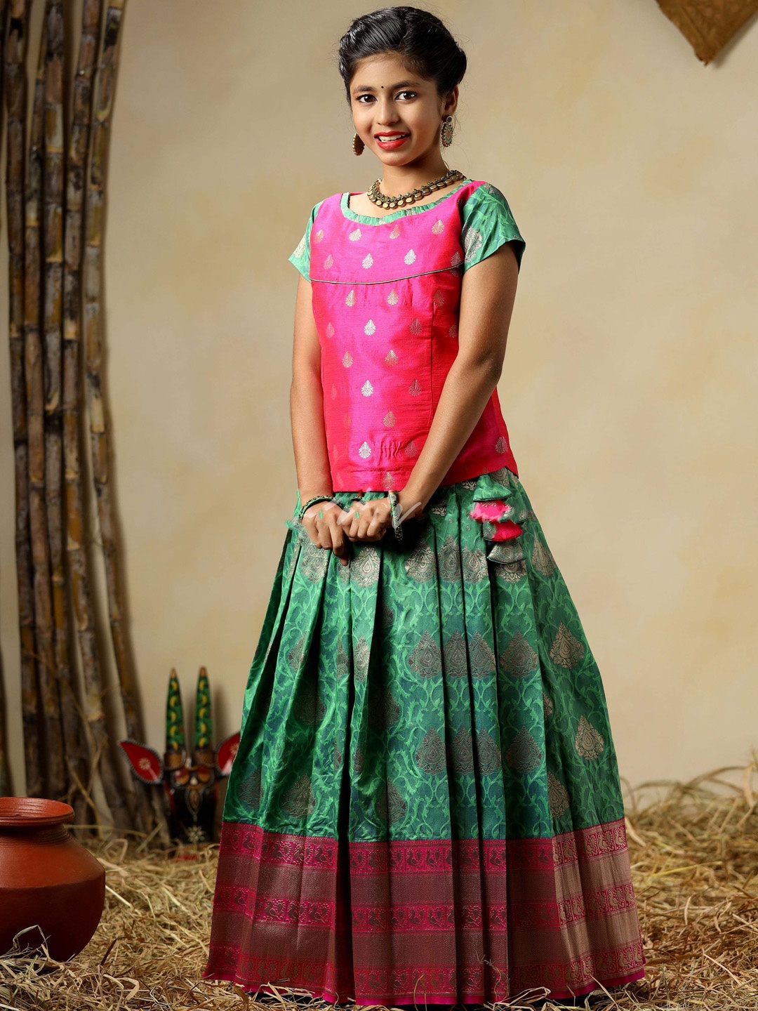 

SHIVANGI clothing Kids-Girls Woven Design Lehenga Choli, Green