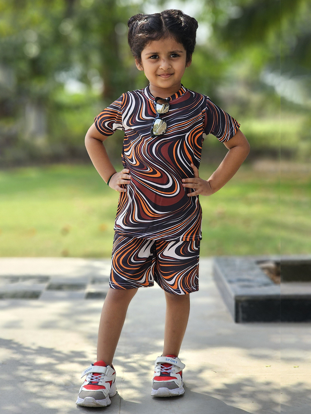 

Emblica Girls Printed Round Neck T-shirt with Shorts, Brown