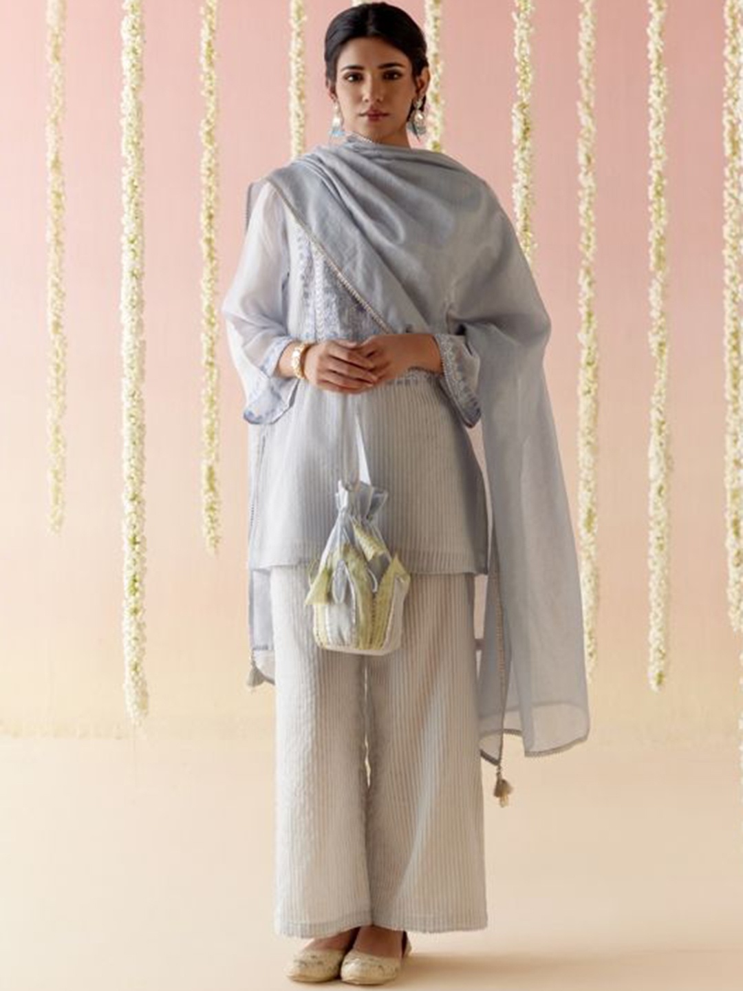 

NERO Women Floral Embroidered Regular Chanderi Silk Kurta with Palazzos & With Dupatta, Blue