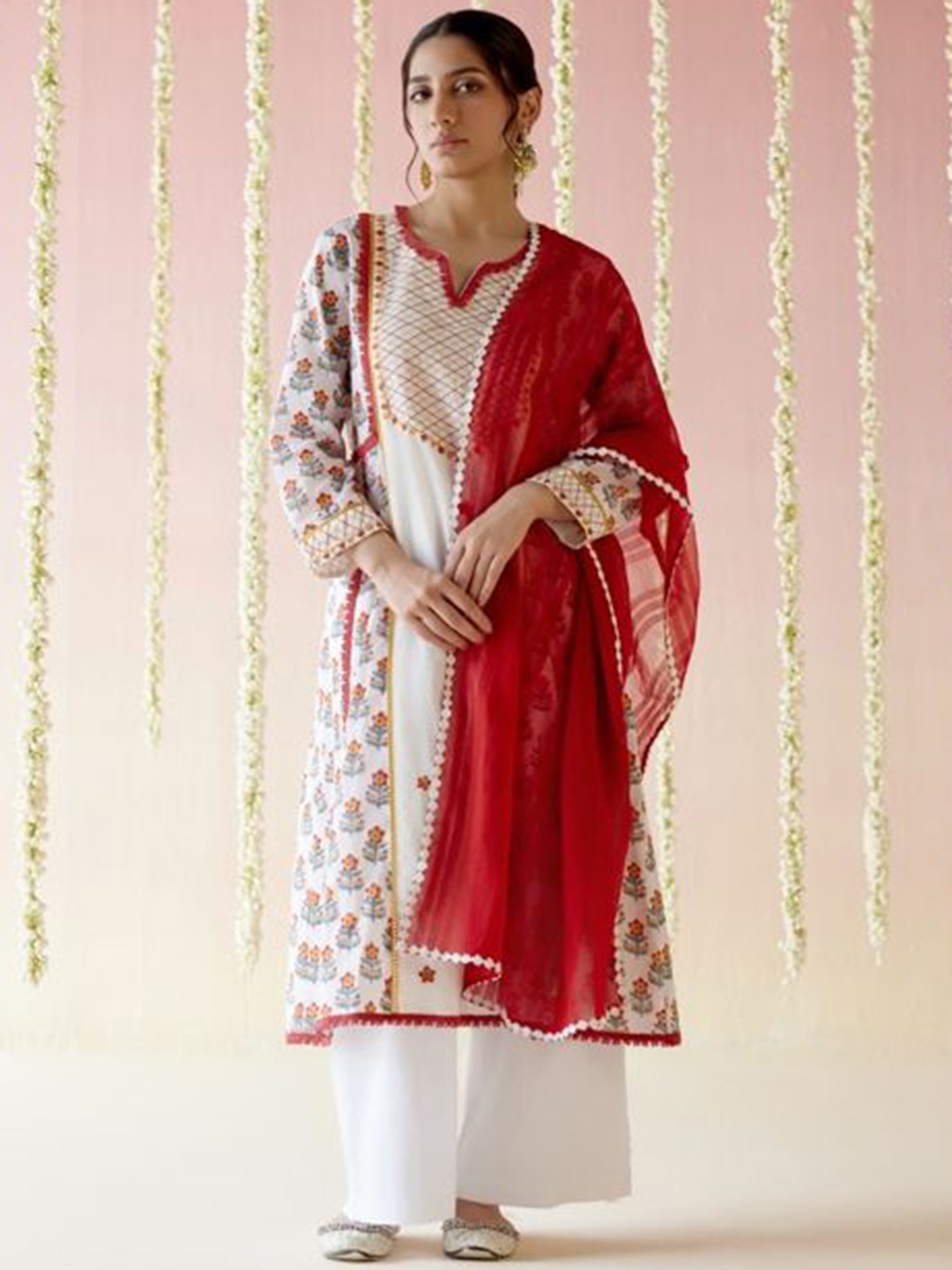 

NERO Women Floral Printed Regular Pure Cotton Kurta with Palazzos & With Dupatta, White