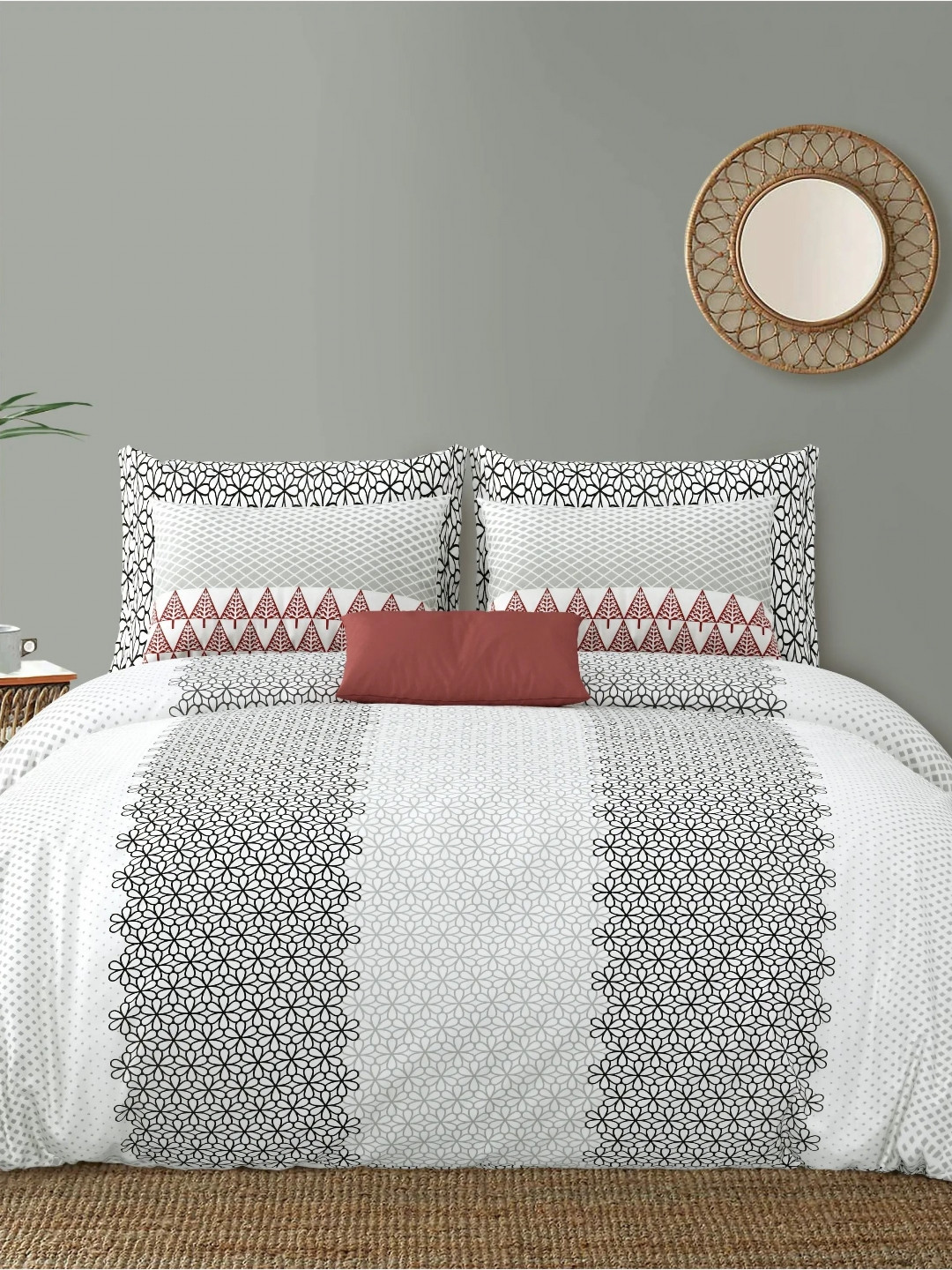 

LIVING ROOTS Maroon & White Geometric Cotton 210 TC King Bedsheet with 2 Pillow Covers
