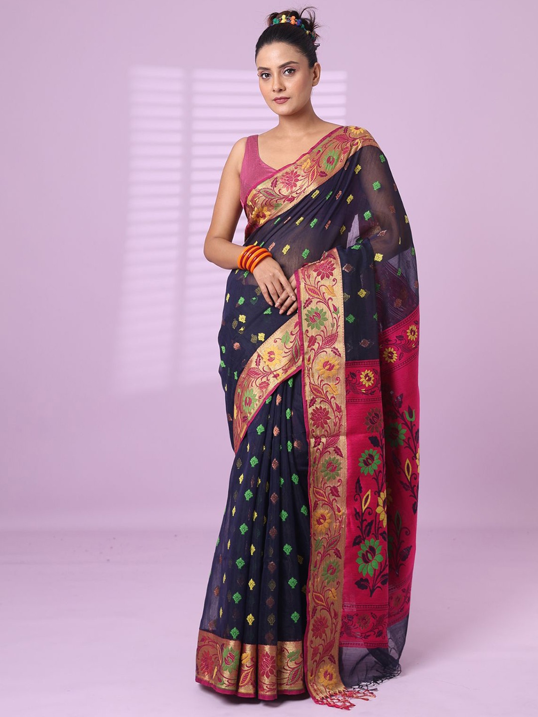 

Charukriti Woven Design Saree, Black