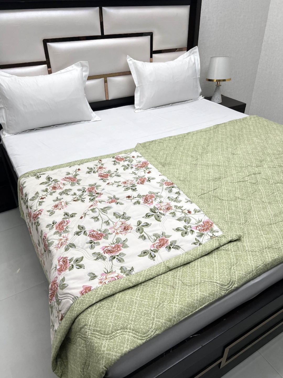 

Pure Decor Doze Green Floral Printed AC Room 200 GSM Reversible Double Bed Comforter