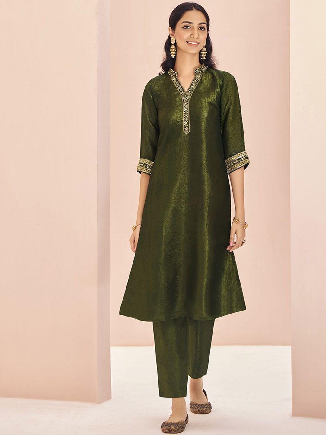 

Fusionic Ethnic Motifs Embroidered Mandarin Collar Straight Kurta With Trousers, Olive